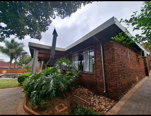 4 BEDROOM HOUSE FOR SALE IN SINOVILLE